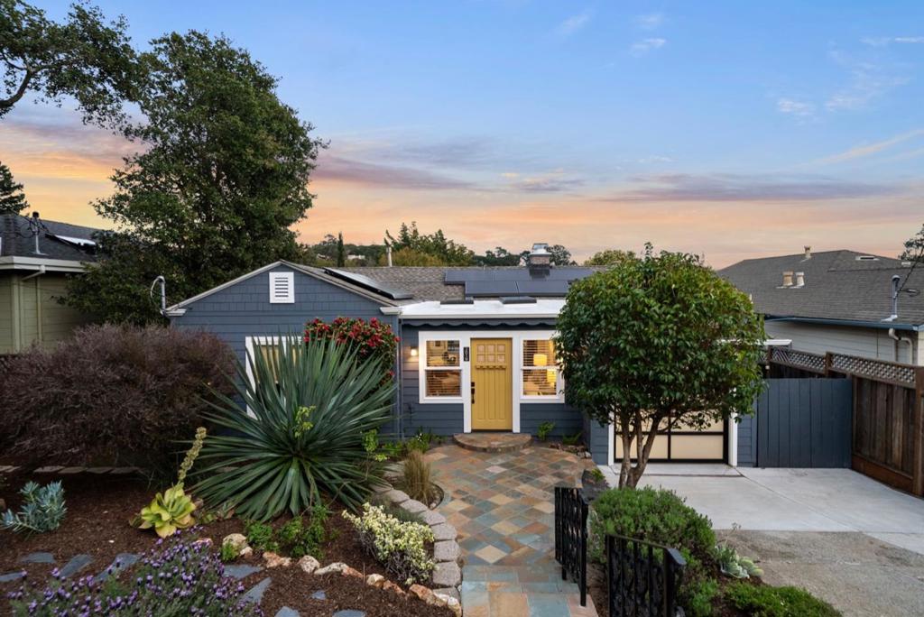 2019 Notre Dame Avenue Property Photo