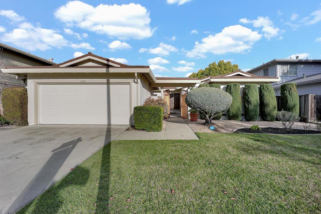 1362 Thunderbird Avenue Property Photo
