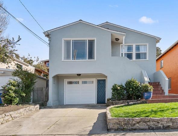 215 Klamath Street Property Photo