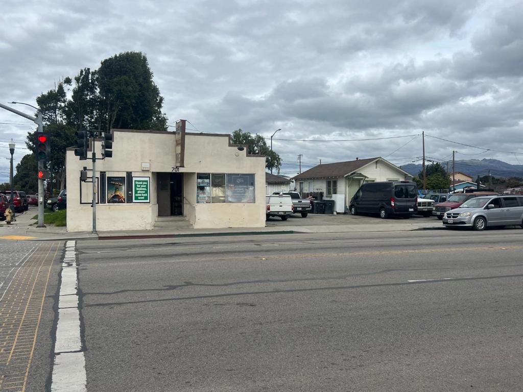 701 E Market Street Property Photo 1