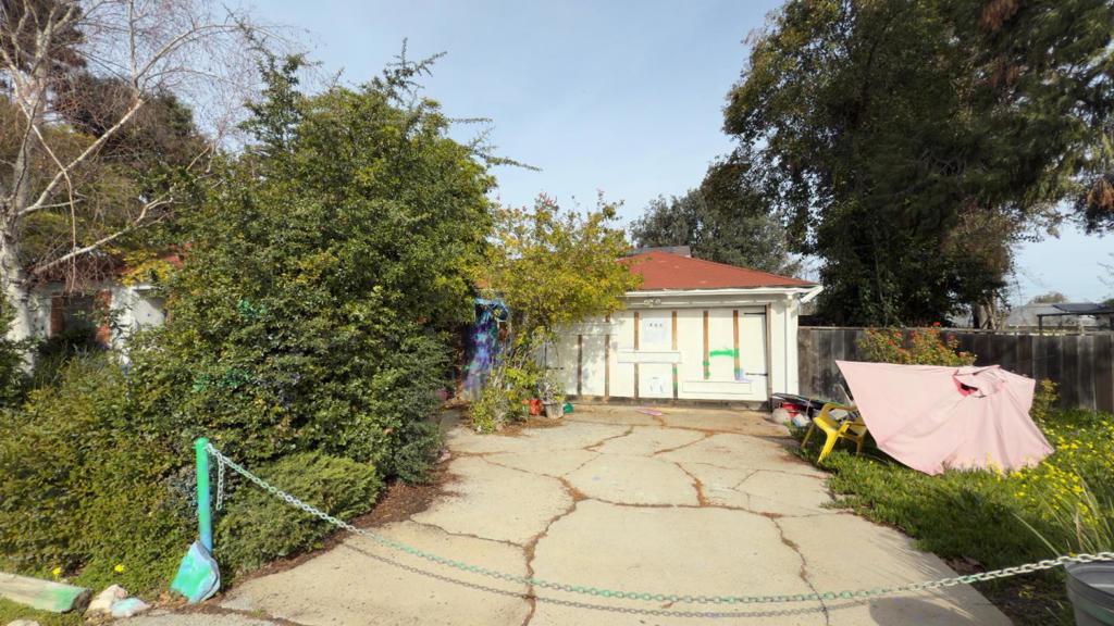 909 Elizabeth Way Property Photo
