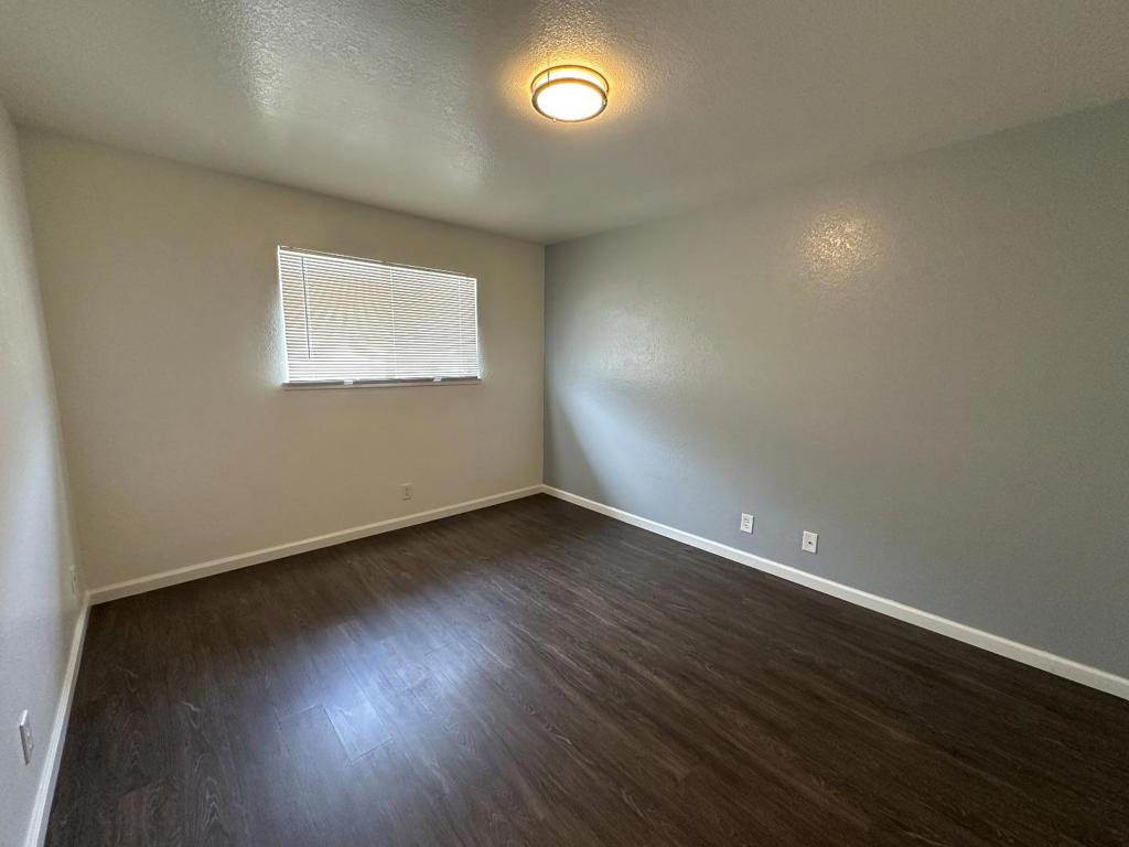 1155 E Laurel Drive Property Photo 9