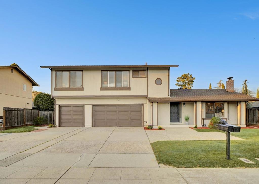 741743 Old San Francisco Road Property Photo