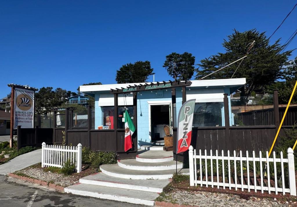 2350 Carlos Street Property Photo