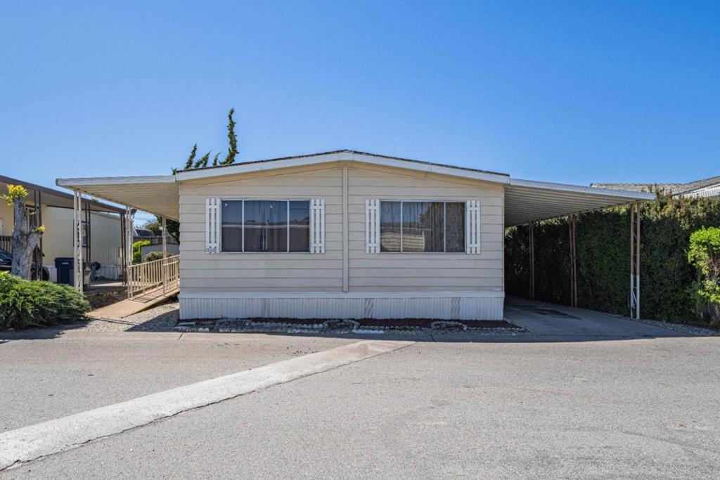 13538 Agua Dulce Property Photo