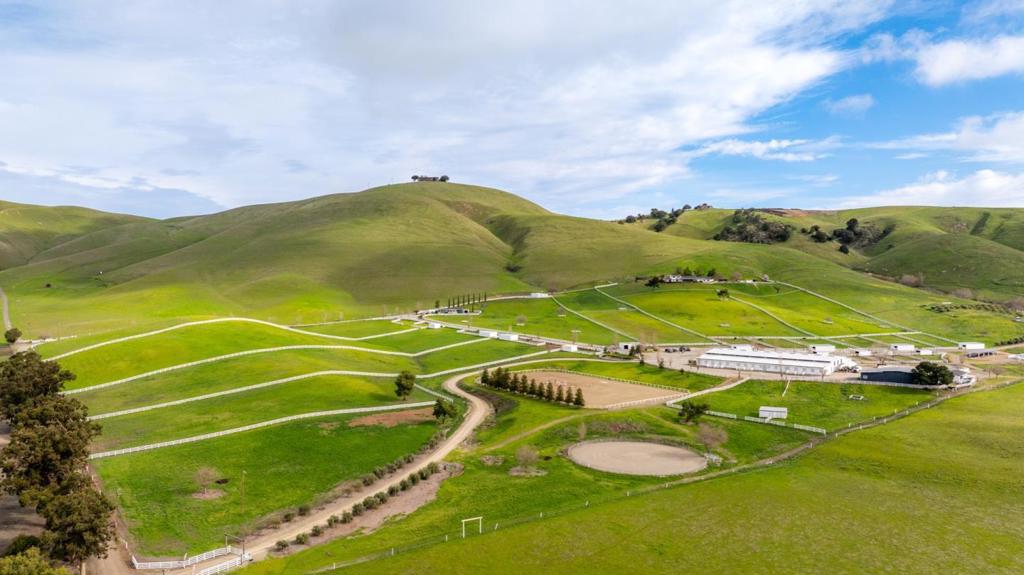 6033 Dagnino Road Property Photo 4