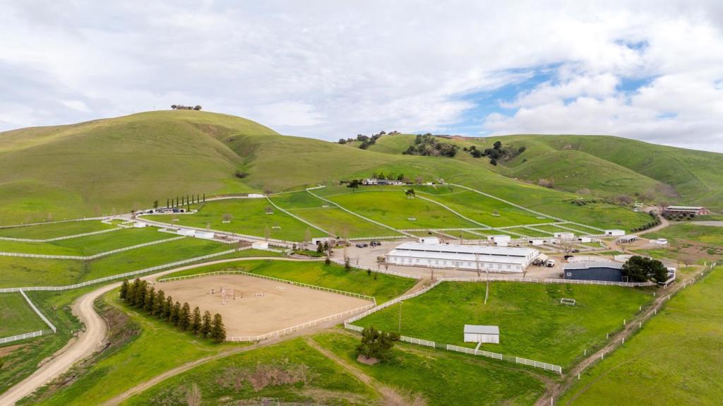 6033 Dagnino Road Property Photo 11