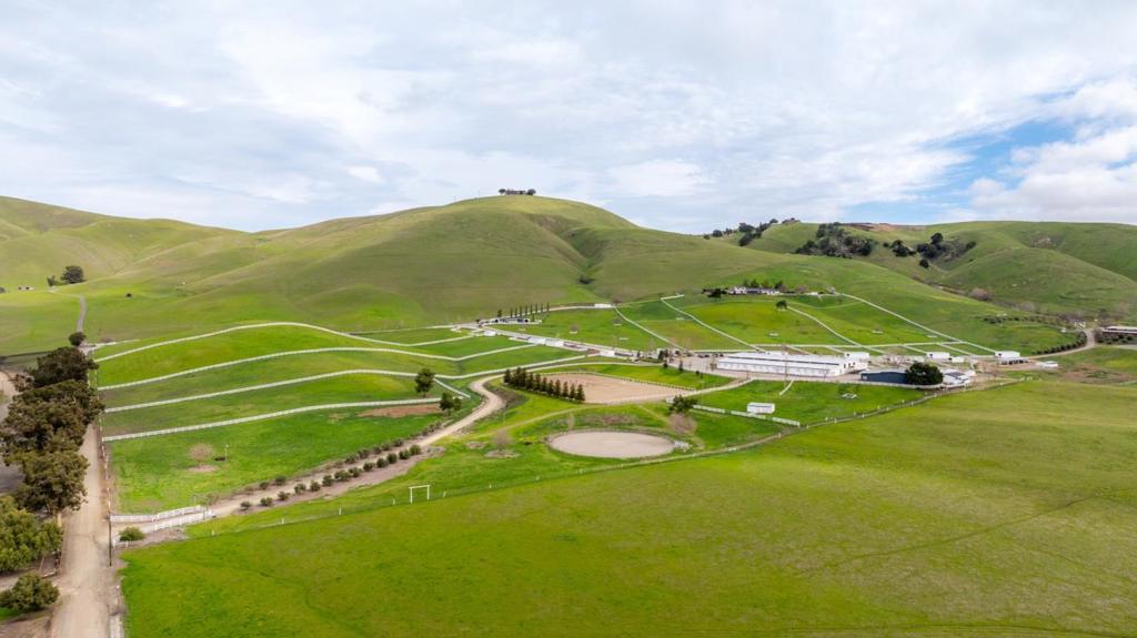 6033 Dagnino Road Property Photo 12