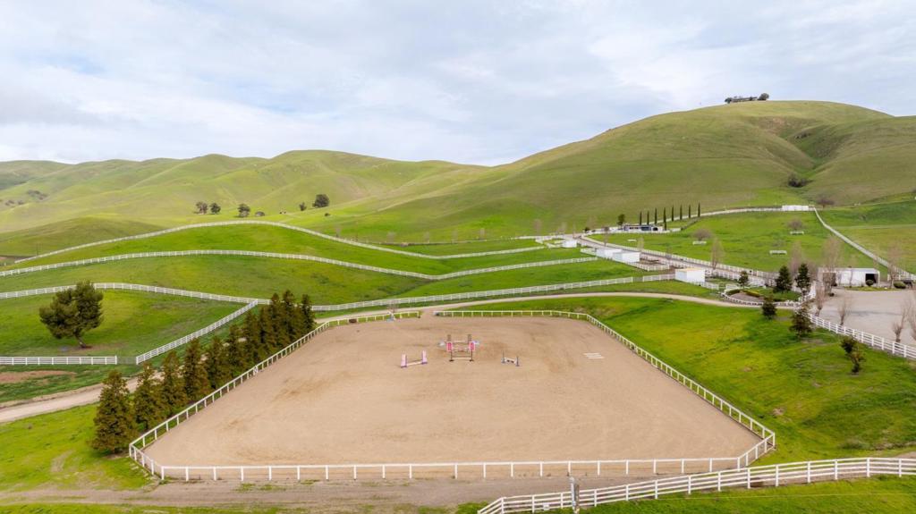 6033 Dagnino Road Property Photo 13