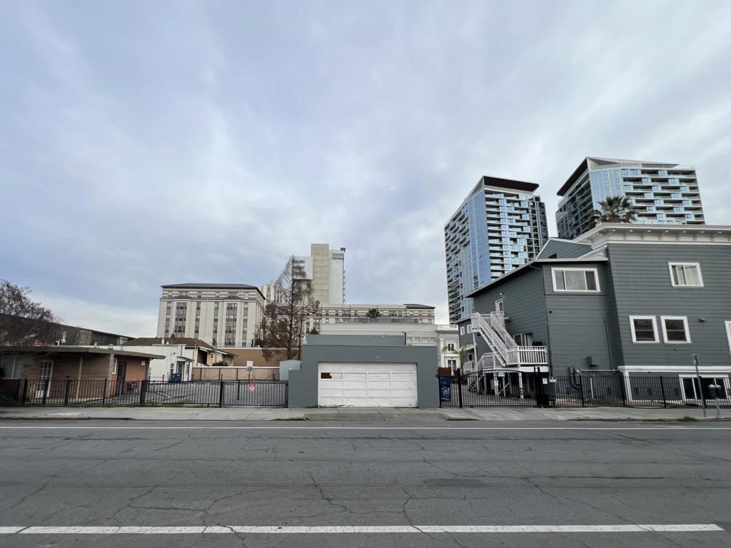 219 E St. John Street Property Photo 14
