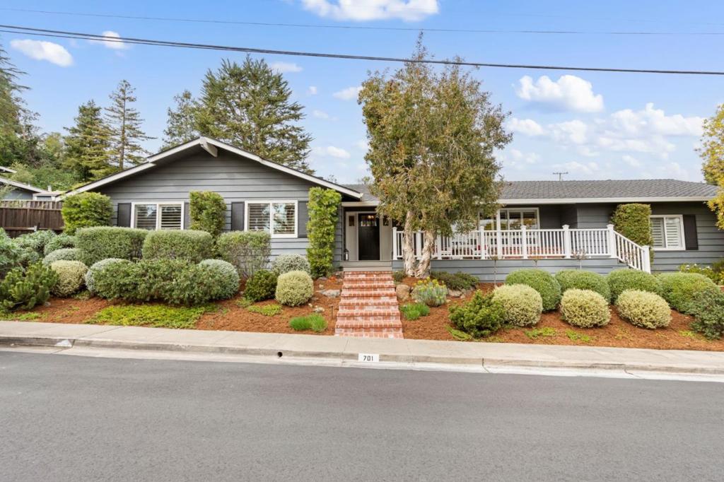 701 Sunset Drive Property Photo