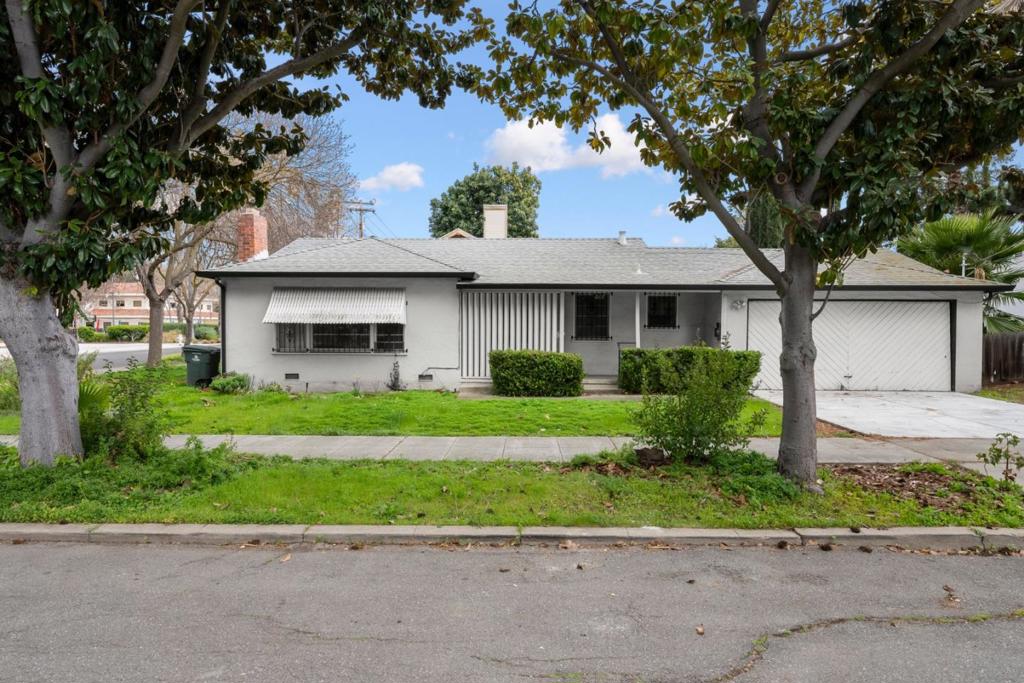 207 Palo Alto Avenue Property Photo