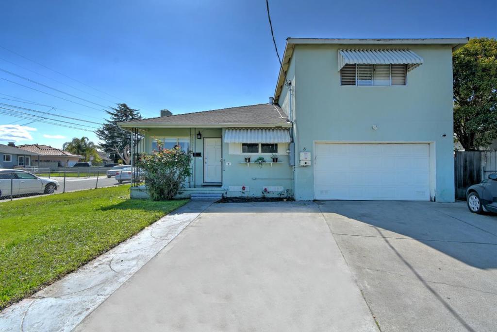 8 Daphne Court Property Photo