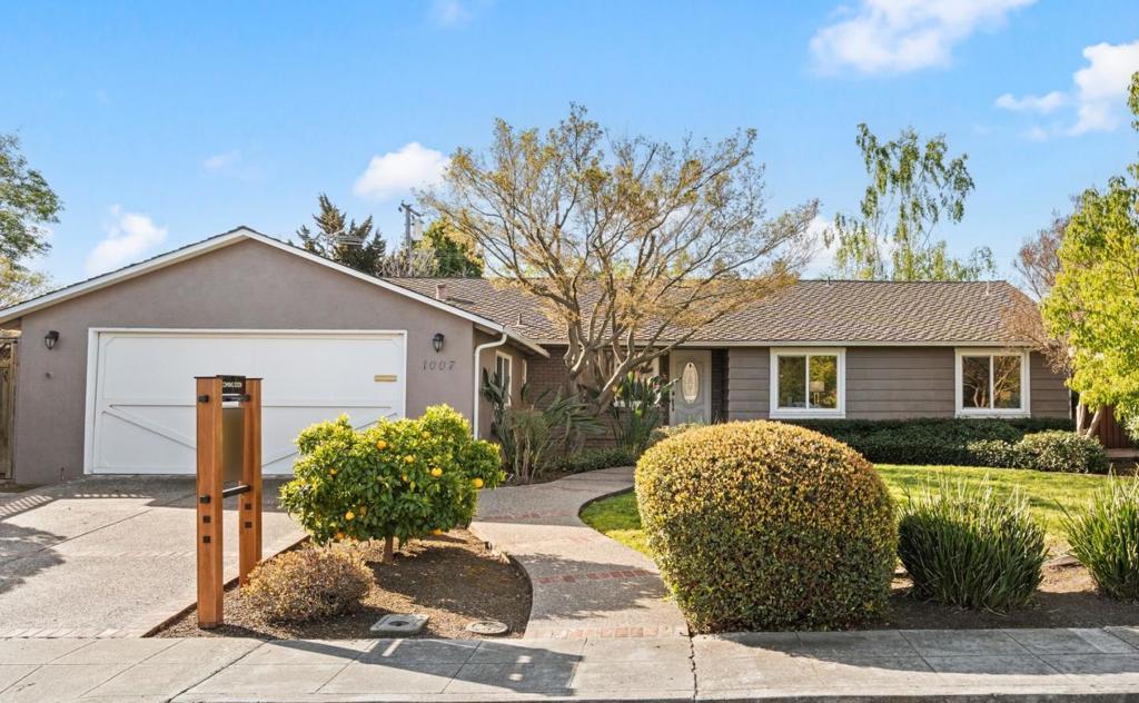 1007 Varsity Court Property Photo