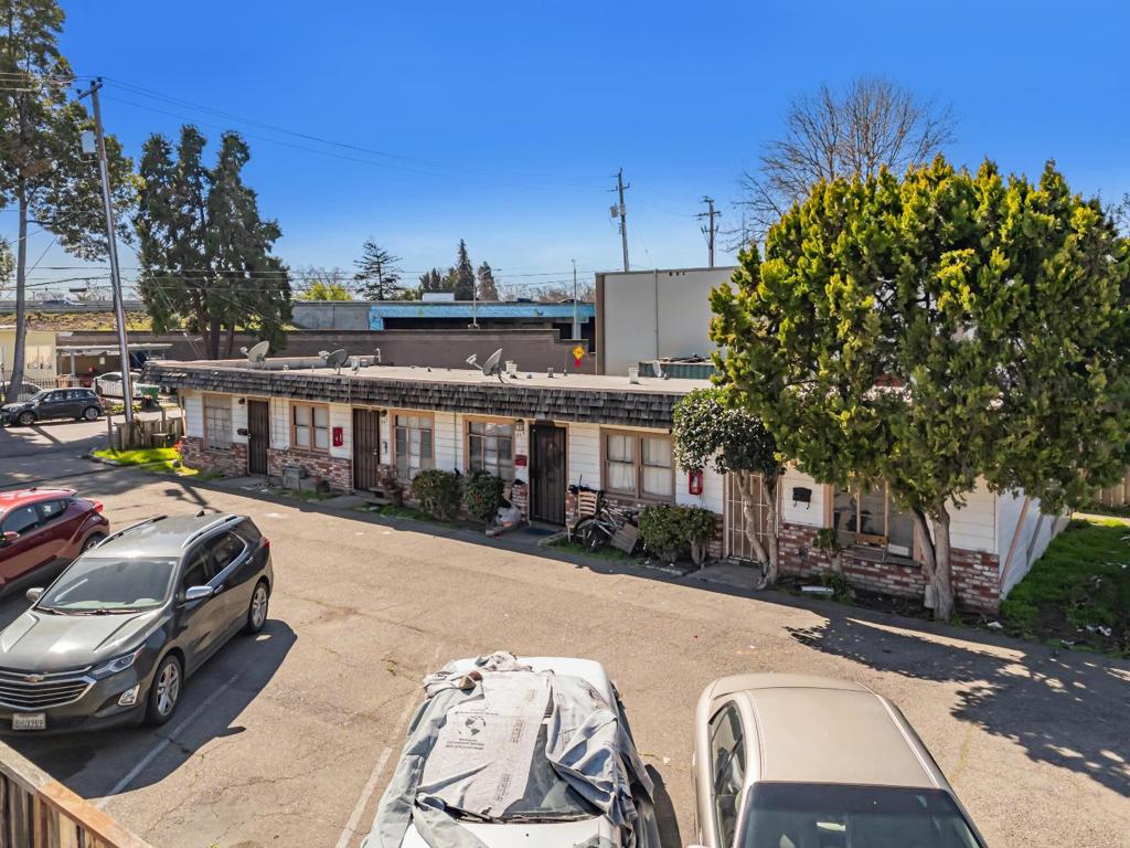 467 Albion Avenue Property Photo 3