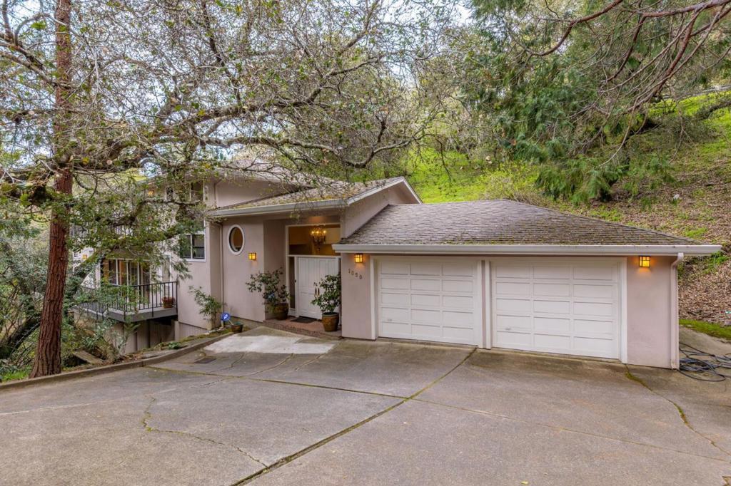 1050 Hayne Road Property Photo 1