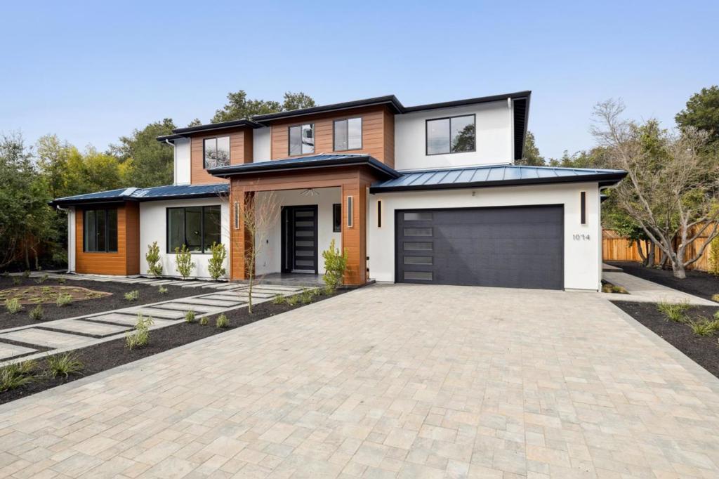 1074 Riverside Drive Property Photo