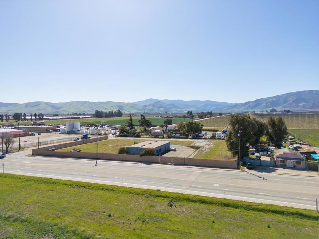 701 El Camino Real Property Photo