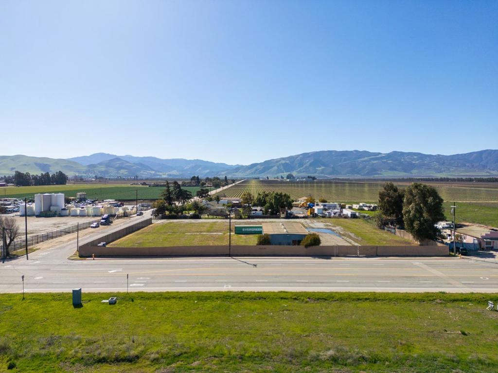 701 El Camino Real Property Photo 3