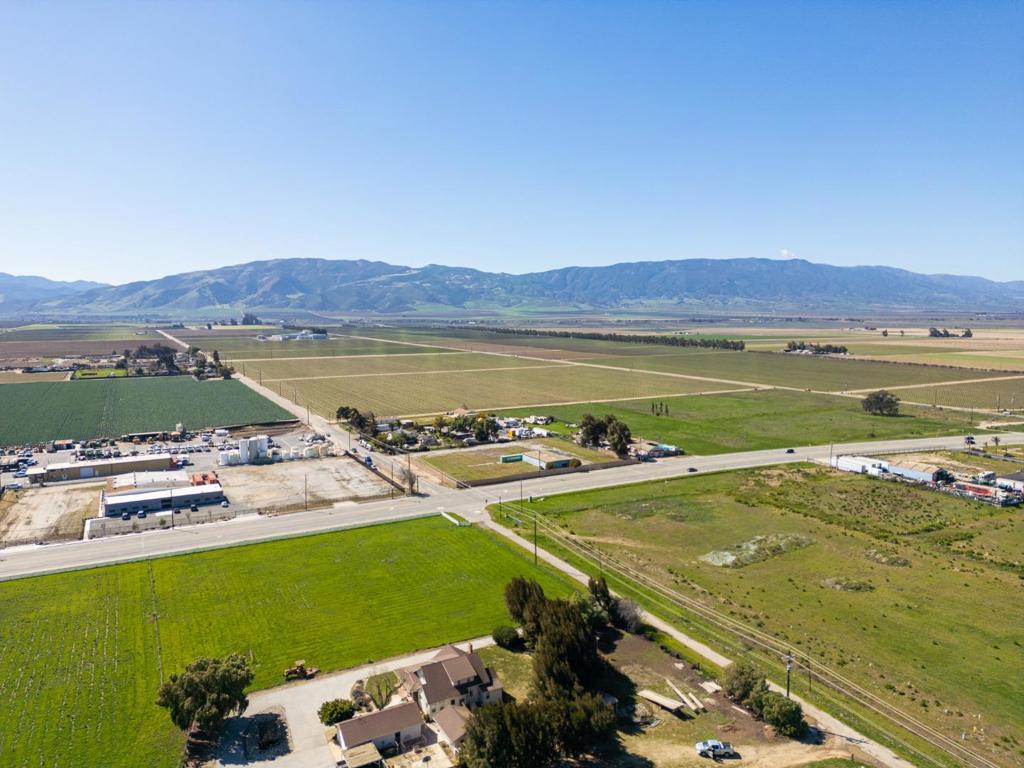 701 El Camino Real Property Photo 4