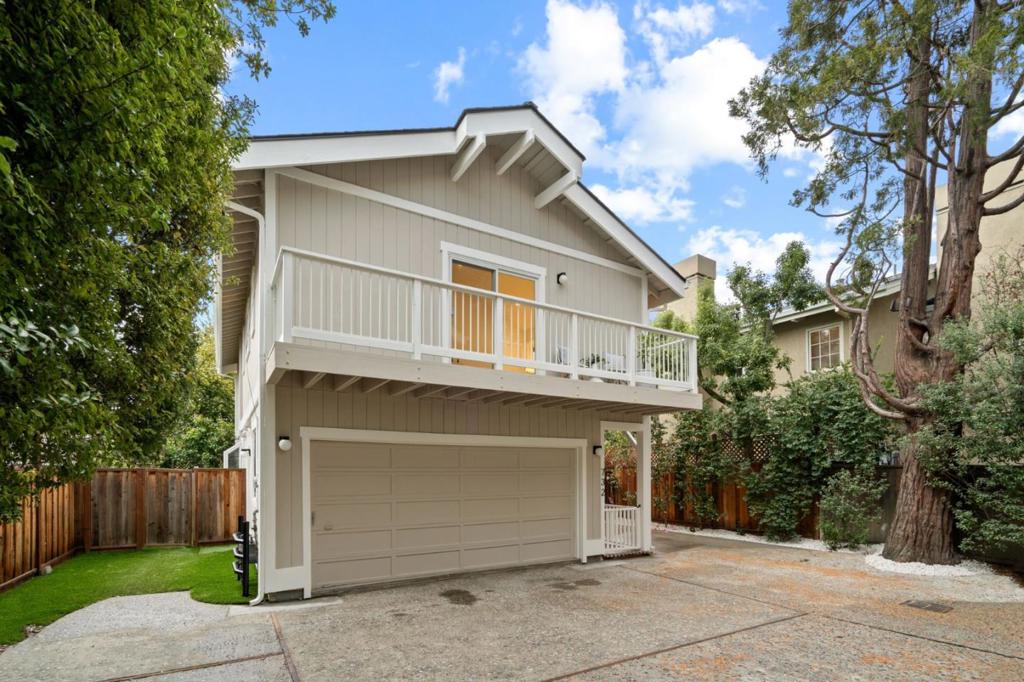 732 University Drive Property Photo