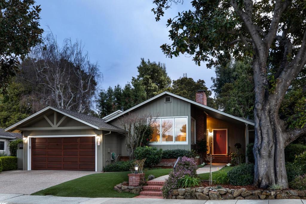 2021 Devereux Drive Property Photo