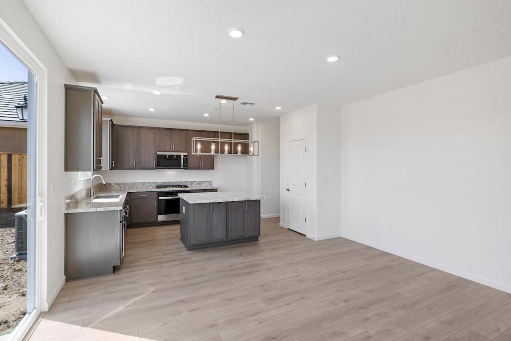 1911 Amaryllis Drive Property Photo 4