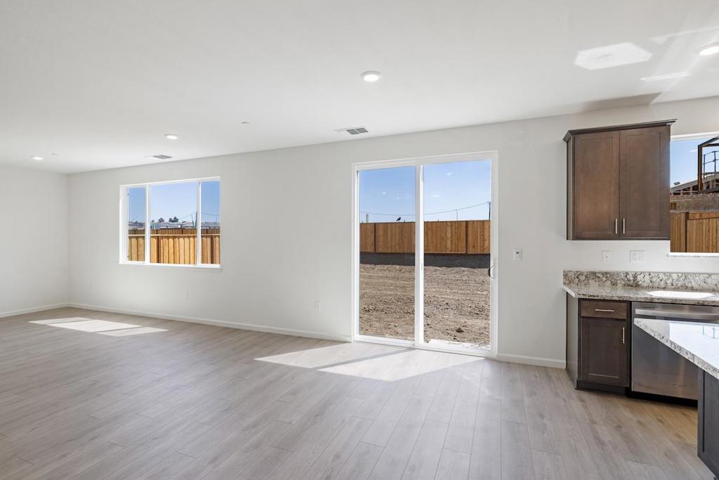 1911 Amaryllis Drive Property Photo 5