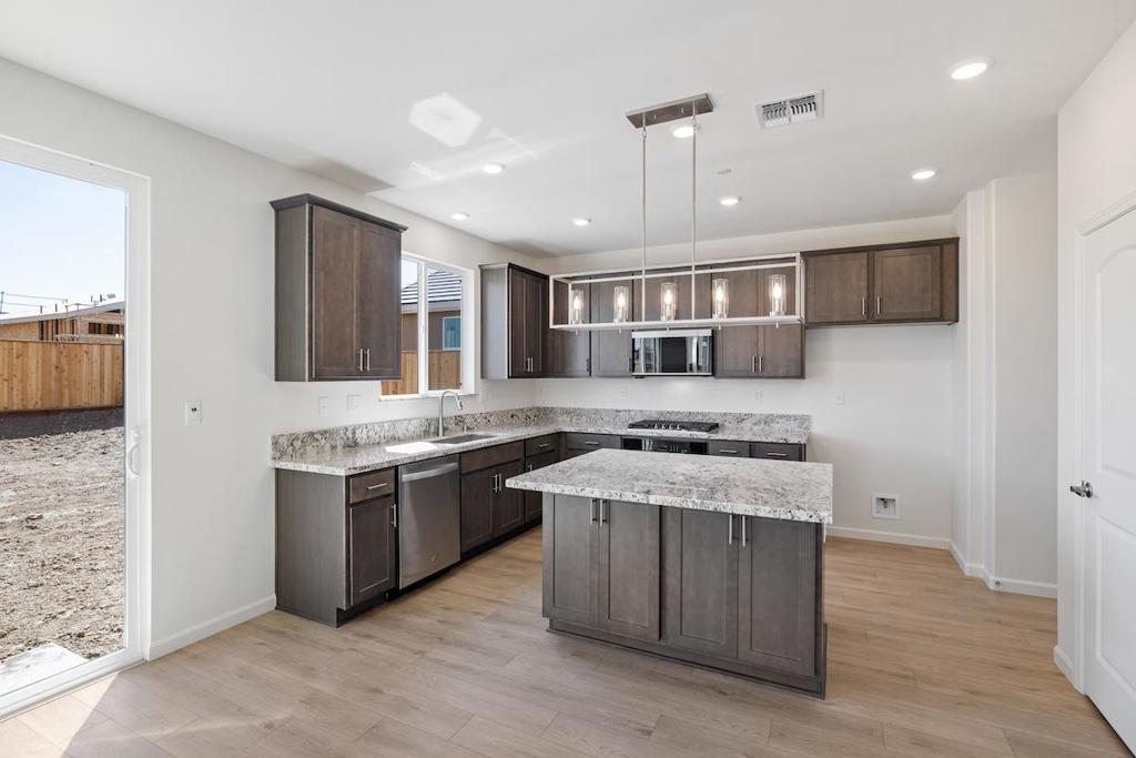 1911 Amaryllis Drive Property Photo 6