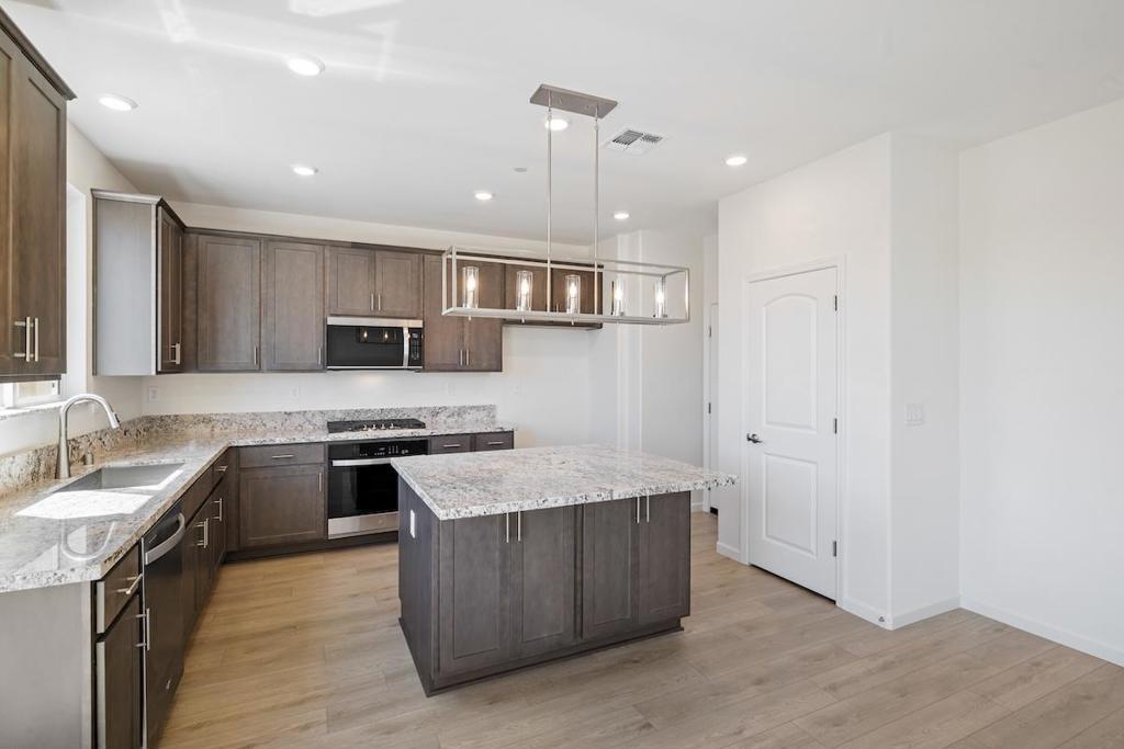 1911 Amaryllis Drive Property Photo 9