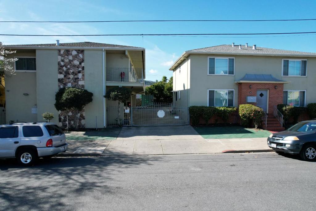 927933 Green Avenue Property Photo 1