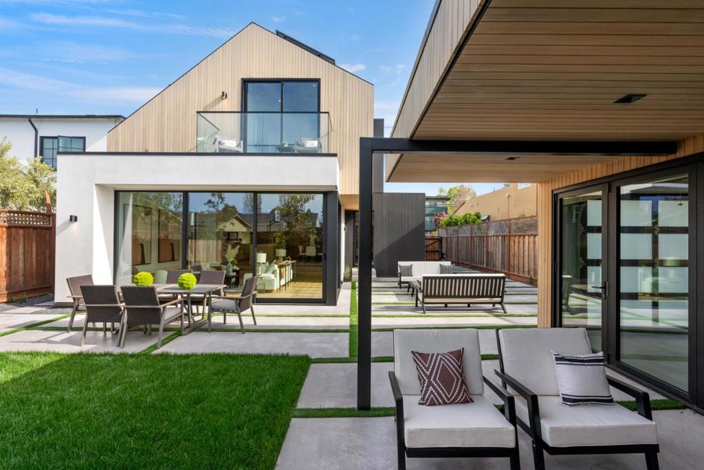 14 Peninsula Avenue Property Photo