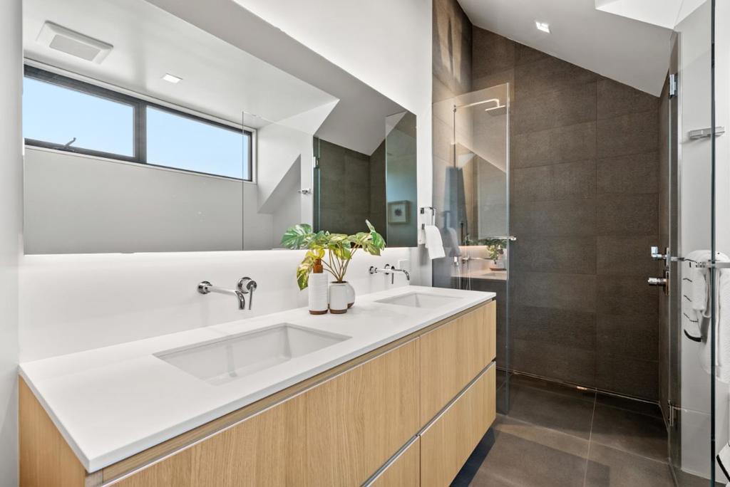 14 Peninsula Avenue Property Photo 28