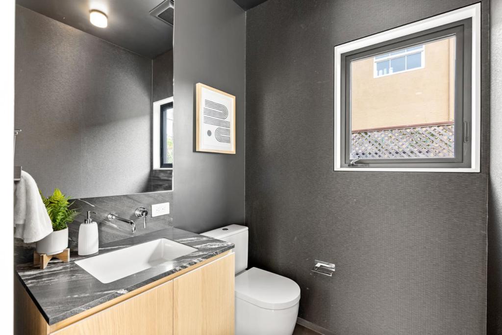 14 Peninsula Avenue Property Photo 36