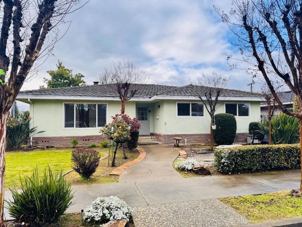 700 Eschenburg Drive Property Photo