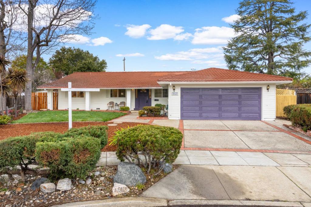 1637 Kitchener Drive Property Photo