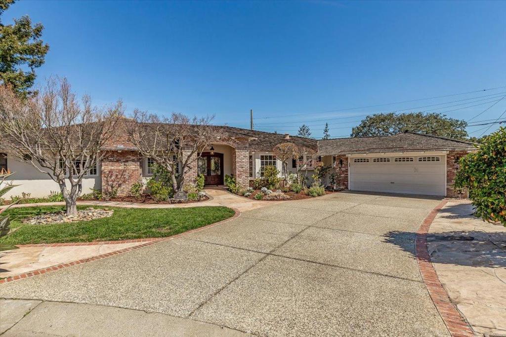 201 Silvia Court Property Photo