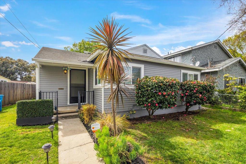 220 Lindbergh Street Property Photo
