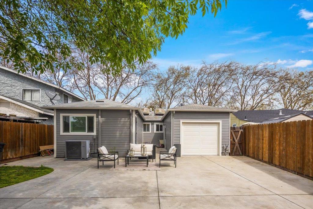 220 Lindbergh Street Property Photo 1