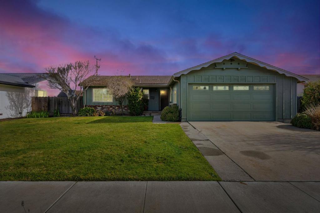 764 W Acacia Street Property Photo