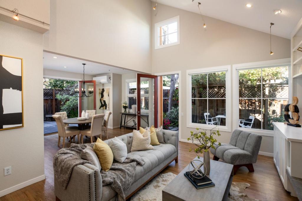 988 Menlo Avenue Property Photo
