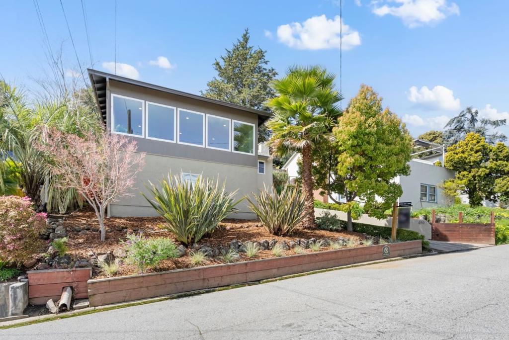 210 Sycamore Street Property Photo