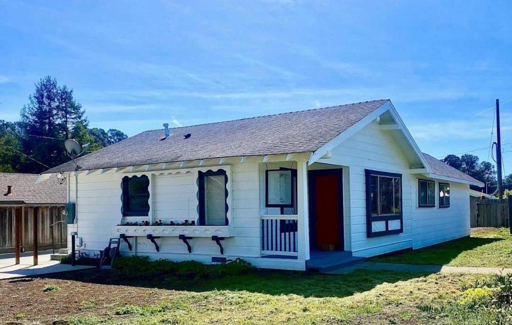 2090 Maciel Avenue Property Photo