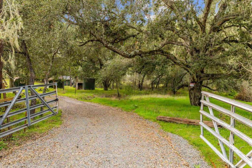 28750 Underwood Road Property Photo