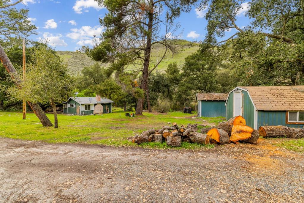 28750 Underwood Road Property Photo 4