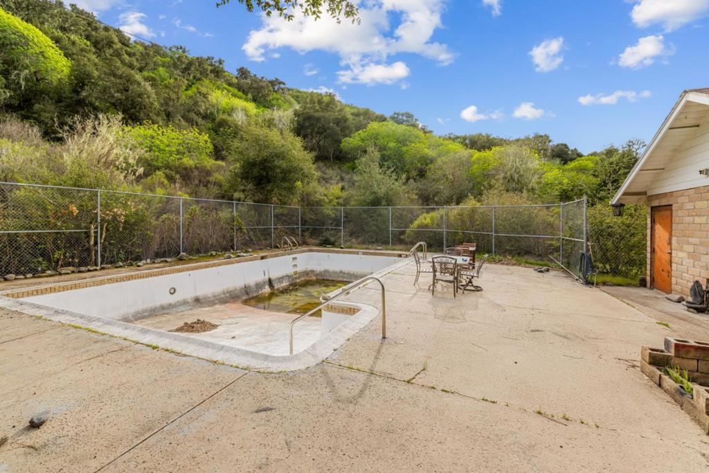 28750 Underwood Road Property Photo 22