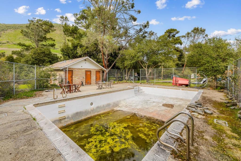 28750 Underwood Road Property Photo 24