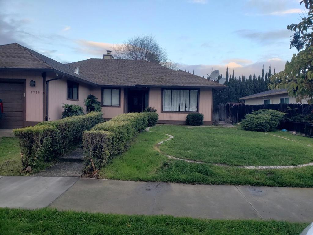 1910 Cerra Vista Drive Property Photo