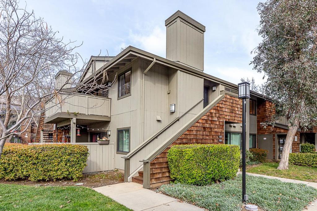 Gunderson Real Estate Listings Main Image