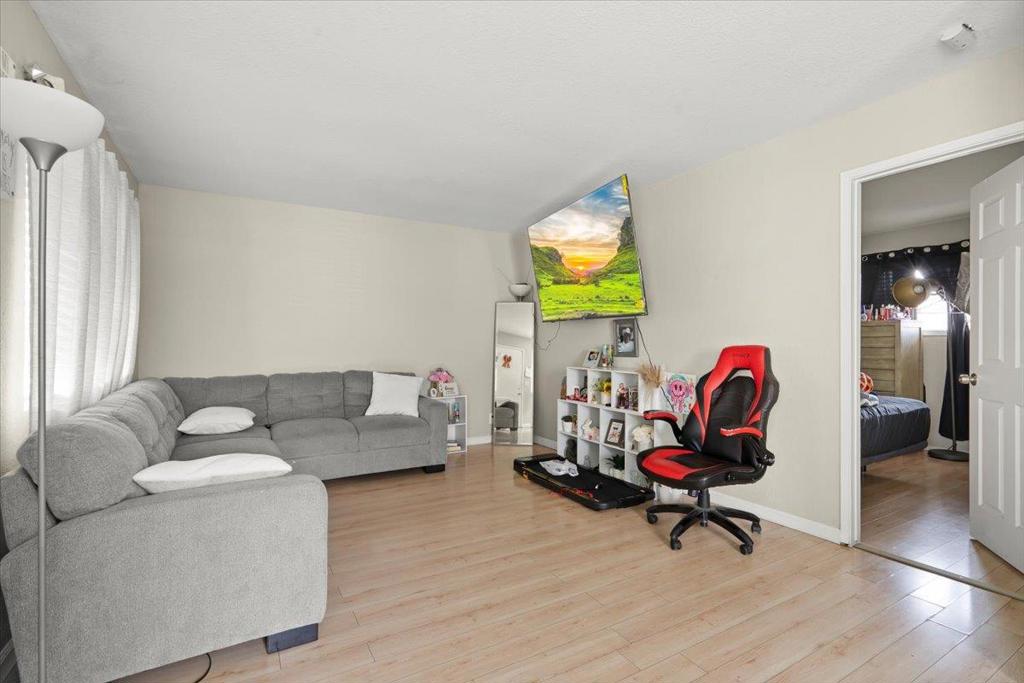 611 E 7th Street Property Photo 11